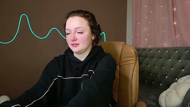 GloriNichols online show from October 21, 2025, 5:19 am