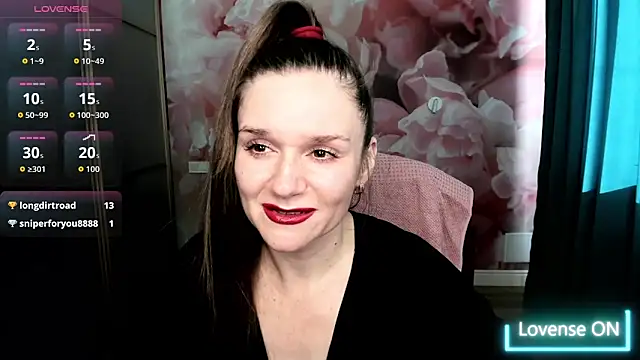 AriaGray online show from November 2, 2025, 9:00 am