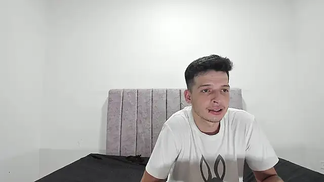 Snapshot of FerneyManti chatting on February 2, 2025, 6:42 pm FerneyManti online show from February 2, 2025, 6:42 pm