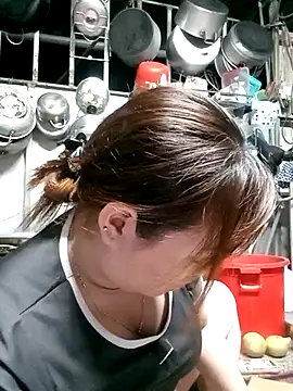 Snapshot of VyOanh2K chatting on February 15, 2025, 1:05 pm VyOanh2K online show from February 15, 2025, 1:05 pm