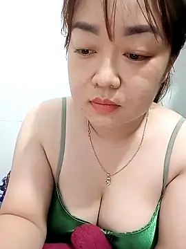 Snapshot of VyOanh2K chatting on February 17, 2025, 2:26 pm VyOanh2K online show from February 17, 2025, 2:26 pm