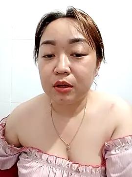 Snapshot of VyOanh2K chatting on February 24, 2025, 1:21 pm VyOanh2K online show from February 24, 2025, 1:21 pm