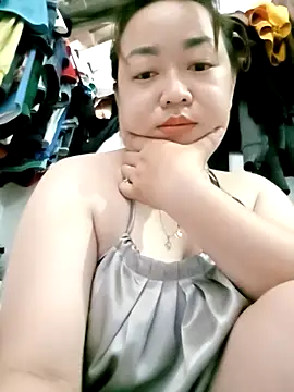 Snapshot of VyOanh2K chatting on March 1, 2025, 1:43 am VyOanh2K online show from March 1, 2025, 1:43 am