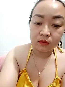 Snapshot of VyOanh2K chatting on March 3, 2025, 5:29 pm VyOanh2K online show from March 3, 2025, 5:29 pm