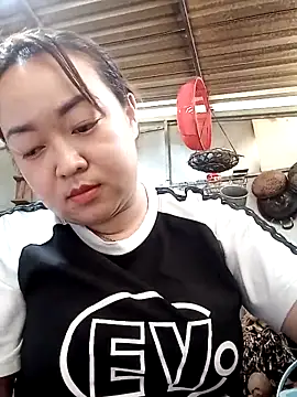 Snapshot of VyOanh2K chatting on March 5, 2025, 2:57 am VyOanh2K online show from March 5, 2025, 2:57 am