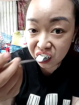 Snapshot of VyOanh2K chatting on March 10, 2025, 6:27 am VyOanh2K online show from March 10, 2025, 6:27 am