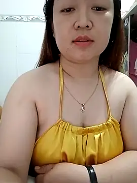 Snapshot of VyOanh2K chatting on March 16, 2025, 5:28 pm VyOanh2K online show from March 16, 2025, 5:28 pm