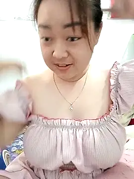 Snapshot of VyOanh2K chatting on March 18, 2025, 7:52 am VyOanh2K online show from March 18, 2025, 7:52 am