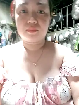 Snapshot of VyOanh2K chatting on September 15, 2025, 1:11 pm VyOanh2K online show from September 15, 2025, 1:11 pm