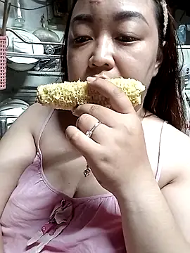 Snapshot of VyOanh2K chatting on September 24, 2025, 12:41 pm VyOanh2K online show from September 24, 2025, 12:41 pm