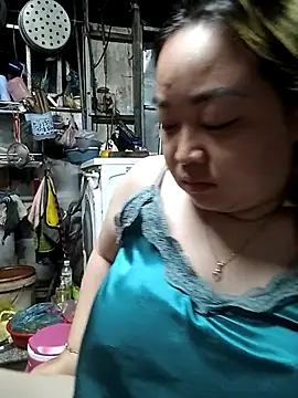 Snapshot of VyOanh2K chatting on September 28, 2025, 3:28 pm VyOanh2K online show from September 28, 2025, 3:28 pm