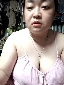 Snapshot of VyOanh2K chatting on October 5, 2025, 3:10 pm VyOanh2K online show from October 5, 2025, 3:10 pm