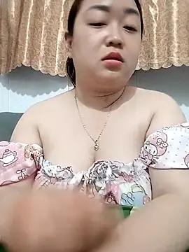 Snapshot of VyOanh2K chatting on October 6, 2025, 2:58 pm VyOanh2K online show from October 6, 2025, 2:58 pm