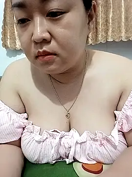 Snapshot of VyOanh2K chatting on October 15, 2025, 2:06 pm VyOanh2K online show from October 15, 2025, 2:06 pm