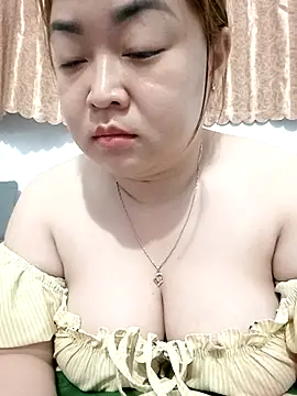 Snapshot of VyOanh2K chatting on November 12, 2025, 3:56 pm VyOanh2K online show from November 12, 2025, 3:56 pm