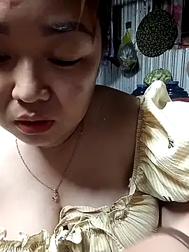 Snapshot of VyOanh2K chatting on November 15, 2025, 3:19 pm VyOanh2K online show from November 15, 2025, 3:19 pm