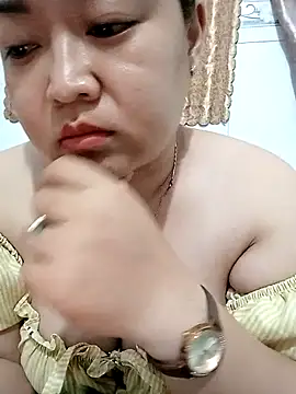 Snapshot of VyOanh2K chatting on November 18, 2025, 3:38 pm VyOanh2K online show from November 18, 2025, 3:38 pm