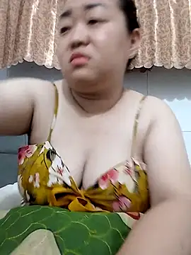 Snapshot of VyOanh2K chatting on February 19, 2026, 5:42 pm VyOanh2K online show from February 19, 2026, 5:42 pm