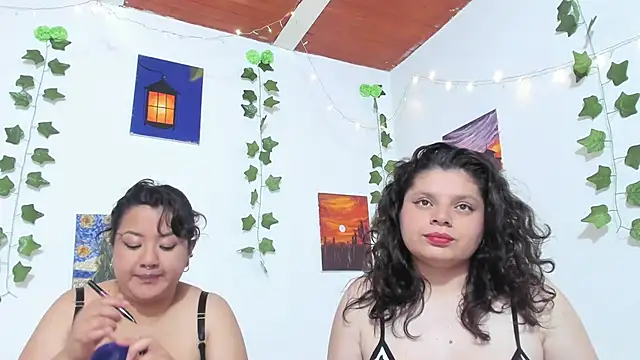 Snapshot of Karol_IsabelCouple chatting on December 28, 2024, 1:39 am Karol IsabelCouple online show from December 28, 2024, 1:39 am