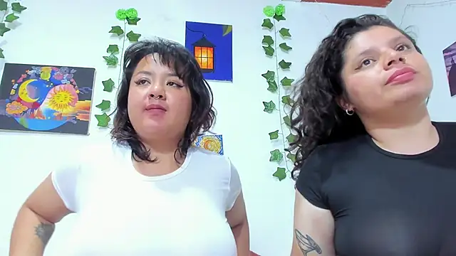 Snapshot of Karol_IsabelCouple chatting on January 1, 2025, 4:29 am Karol IsabelCouple online show from January 1, 2025, 4:29 am