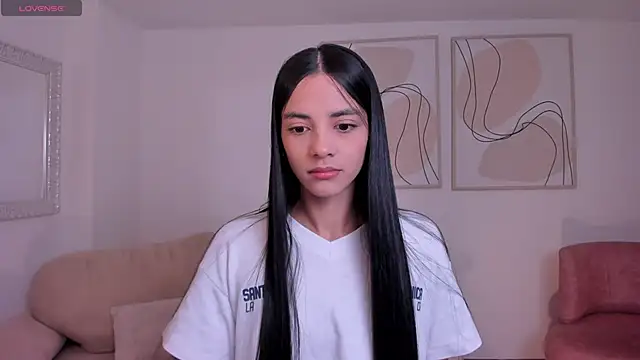 HannahJamesX online show from October 5, 2025, 5:00 pm