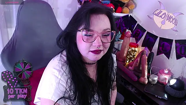 LiloMoon69 online show from November 5, 2025, 4:51 pm