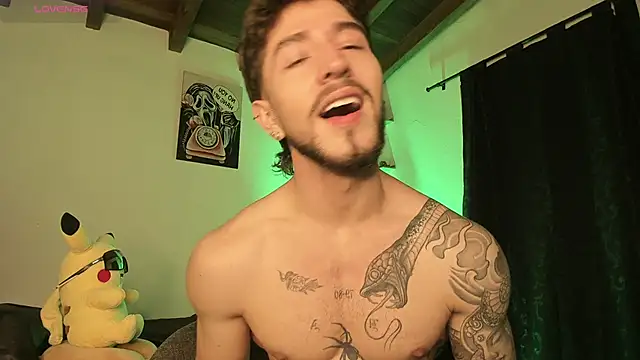 Snapshot of Valentino_Xander chatting on March 21, 2025, 5:43 am Valentino Xander online show from March 21, 2025, 5:43 am