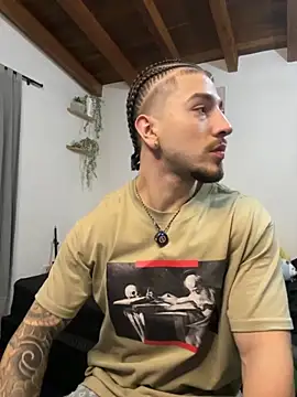 Snapshot of Valentino_Xander chatting on November 15, 2025, 11:43 pm Valentino Xander online show from November 15, 2025, 11:43 pm