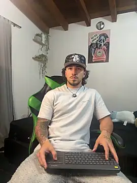 Snapshot of Valentino_Xander chatting on November 21, 2025, 11:36 pm Valentino Xander online show from November 21, 2025, 11:36 pm