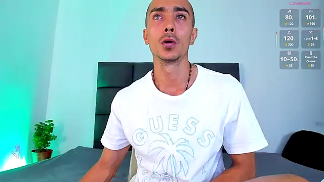 steven hott8 online show from December 15, 2025, 4:11 pm