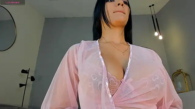 Snapshot of NatyFerrer_ chatting on February 20, 2025, 10:37 am NatyFerrer online show from February 20, 2025, 10:37 am