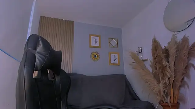 Snapshot of NatyFerrer_ chatting on October 31, 2025, 10:49 am NatyFerrer online show from October 31, 2025, 10:49 am