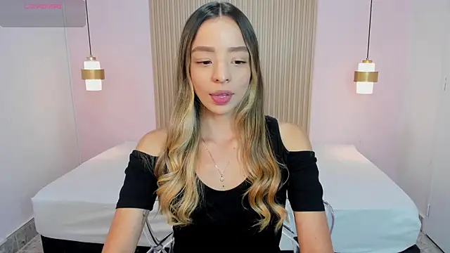 AliceRoss0 online show from April 17, 2026, 8:23 pm