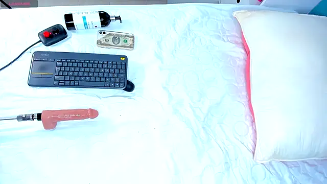 CintiaVega online show from February 3, 2025, 2:45 pm