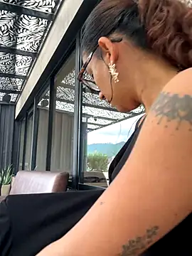 Snapshot of ValeriEvan chatting on October 5, 2025, 2:15 pm ValeriEvan online show from October 5, 2025, 2:15 pm