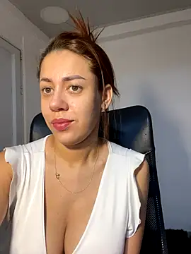 Snapshot of AnnbellaRosse chatting on September 30, 2025, 3:50 pm AnnbellaRosse online show from September 30, 2025, 3:50 pm