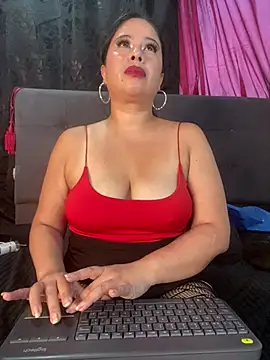 Leahstonee2 online show from January 14, 2025, 11:05 pm