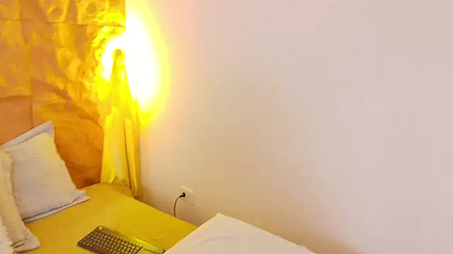Annie-Wolf online show from June 26, 2026, 8:46 pm