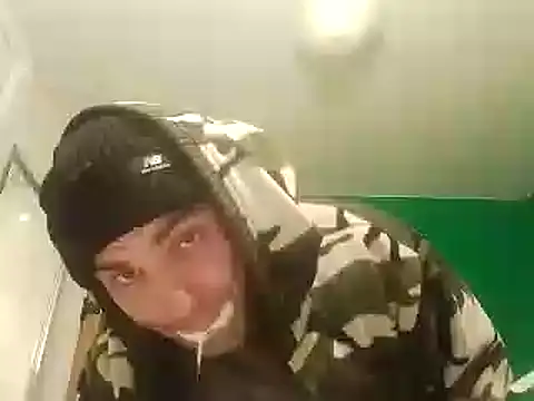 Snapshot of DrbigdickUK chatting on December 23, 2024, 10:44 pm DrbigdickUK online show from December 23, 2024, 10:44 pm