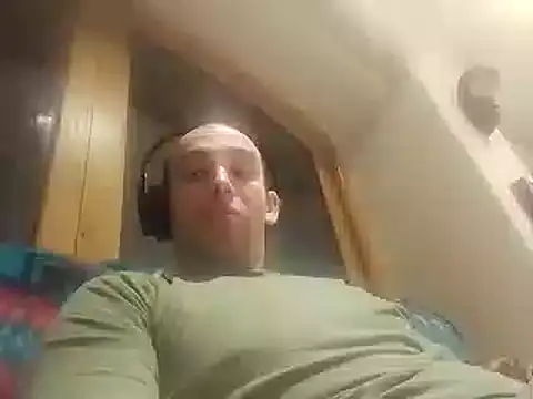 Snapshot of DrbigdickUK chatting on February 10, 2025, 10:19 pm DrbigdickUK online show from February 10, 2025, 10:19 pm