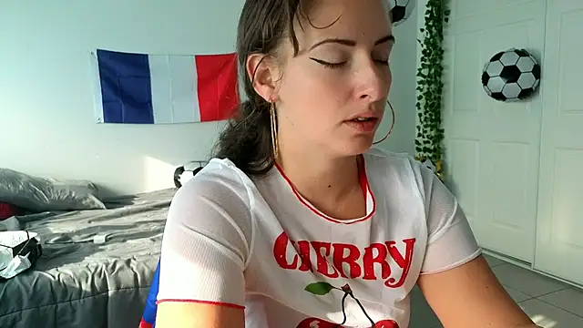 Sapphir3xoxo online show from June 25, 2026, 12:31 pm