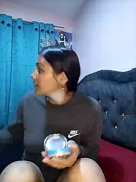 Snapshot of Nahiara_velez chatting on February 8, 2025, 11:45 pm Nahiara velez online show from February 8, 2025, 11:45 pm