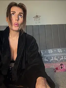 UKSYDNEYFOX online show from March 5, 2025, 3:07 pm