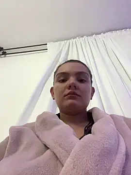 Snapshot of eva_y_marcelo chatting on October 19, 2025, 10:05 am eva y marcelo online show from October 19, 2025, 10:05 am