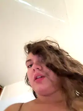 Snapshot of eva_y_marcelo chatting on November 22, 2025, 12:15 pm eva y marcelo online show from November 22, 2025, 12:15 pm