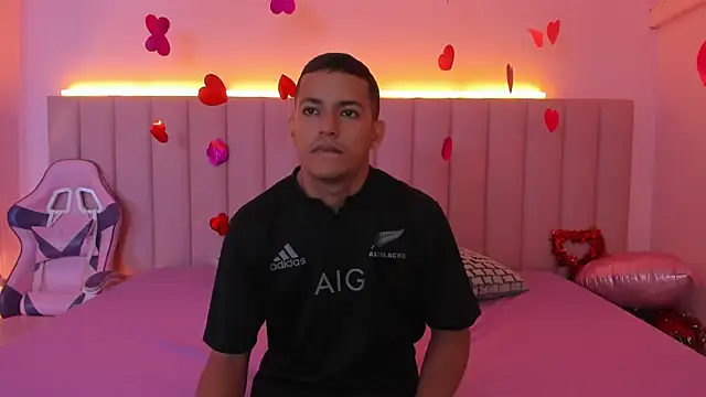 Snapshot of SophieRoyals chatting on February 13, 2025, 12:00 pm SophieRoyals online show from February 13, 2025, 12:00 pm