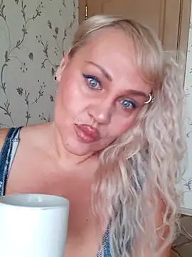 Snapshot of IsabellaBoni chatting on February 18, 2026, 7:37 am IsabellaBoni online show from February 18, 2026, 7:37 am