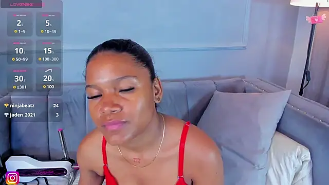 Isabellsmmith online show from February 22, 2025, 6:50 am