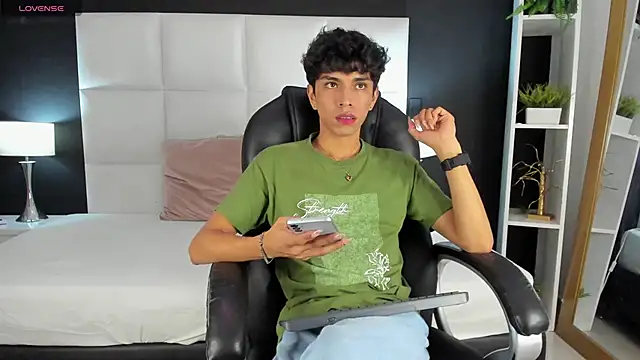 Santy carrington online show from December 19, 2024, 8:34 pm