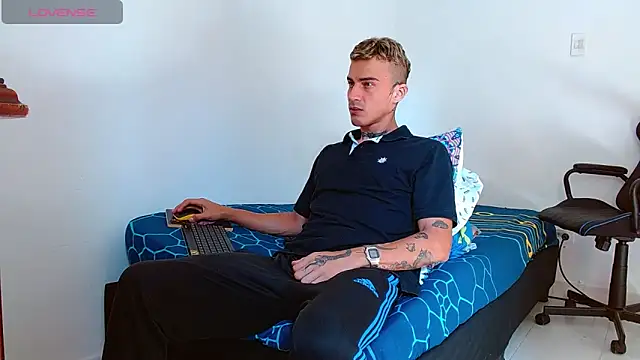 Snapshot of bray_hotboy777 chatting on October 31, 2025, 1:45 pm bray hotboy777 online show from October 31, 2025, 1:45 pm